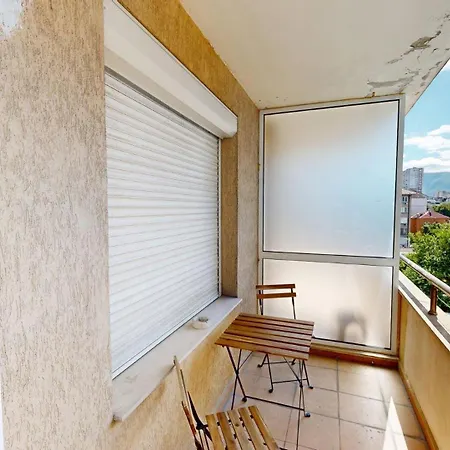 Cozy 1bdr Near Mall And Metro شقة صوفيا