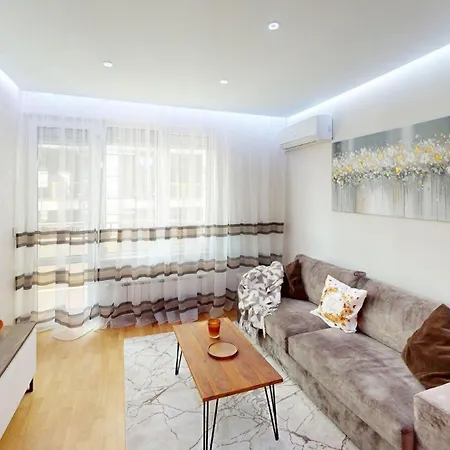 Cozy 1bdr Near Mall And Metro Lejlighed *