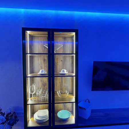 Cozy 1bdr Near Mall And Metro شقة *