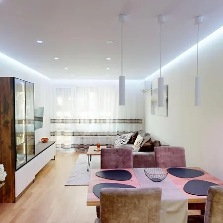 Cozy 1bdr Near Mall And Metro صوفيا