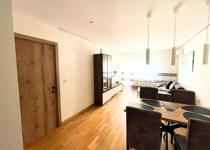 Lejlighed Cozy 1bdr Near Mall And Metro