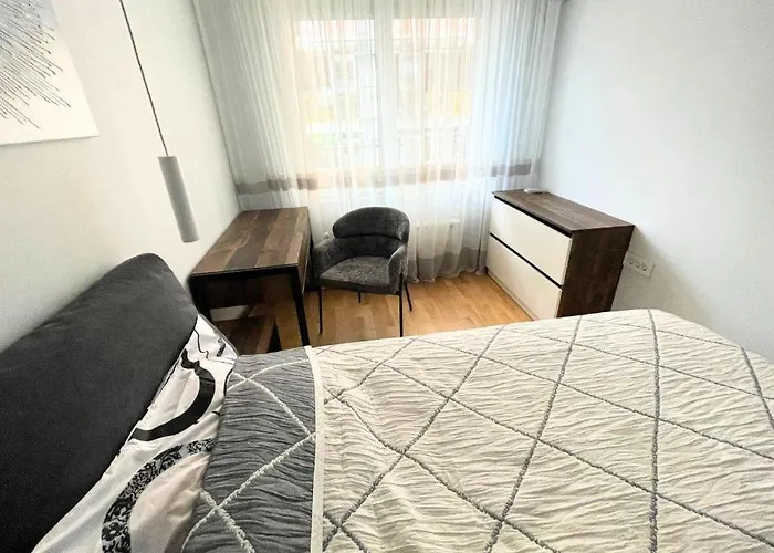 Lejlighed Cozy 1bdr Near Mall And Metro